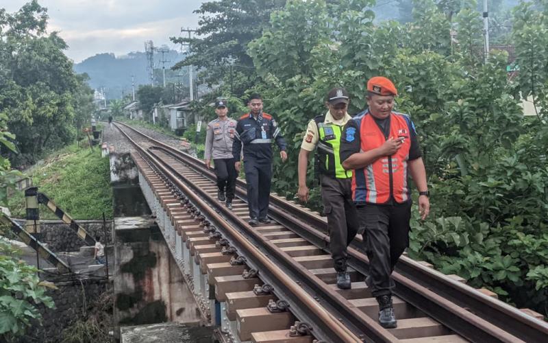 KAI Daop 2 Bandung Ajak Masyarakat Berperan Serta Jaga Keselamatan Perjalanan Kereta Api