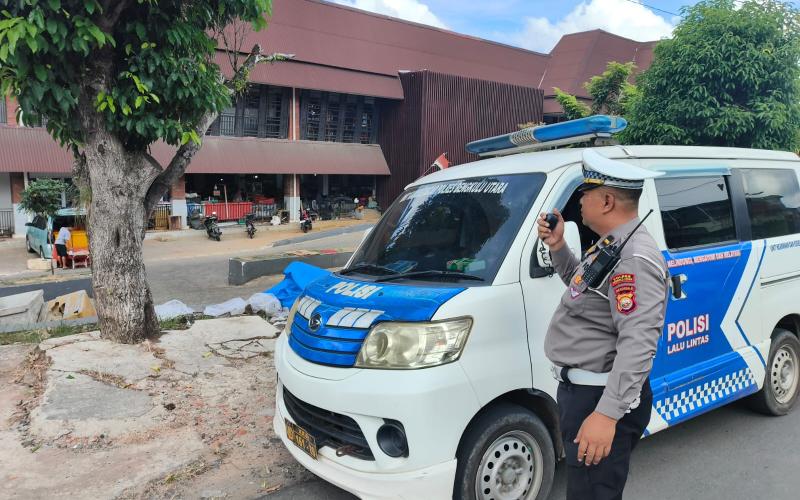 Satlantas Polres Bengkulu Utara Edukasi Pelajar dan Pengunjung Pasar tentang Keselamatan Berlalu Lintas
