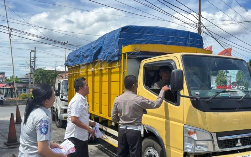 Tim Pembina Samsat Kota Bengkulu Gencar Sosialisasikan Program Pemutihan dan Aplikasi SIGNAL di Pusat Keramaian