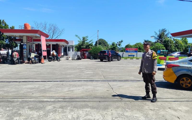 Patroli Polsek Ratu Agung Pastikan Distribusi BBM dan Arus Lalu Lintas di SPBU Tanah Patah Tetap Lancar