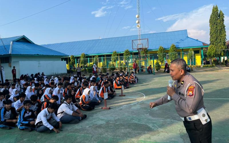 Satlantas Polresta Bengkulu Sosialisasikan Tertib Berlalu Lintas kepada Siswa-Siswi SMK Negeri 1 Kota Bengkulu