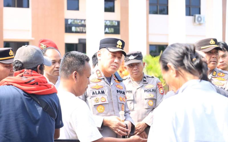 Kapolres Kaur Pimpin Langsung Pengamanan Aksi Damai GMMSB di Pengadilan Negeri Bintuhan