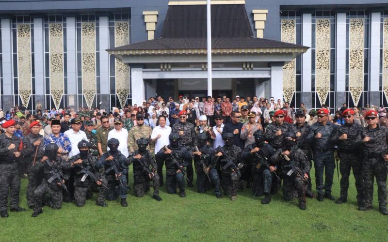 Wakapolda Bengkulu Hadiri Latihan Operasi Khusus Pembebasan Sandera Kopassus di Halaman Kantor Gubernur