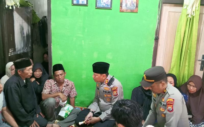Kapolres Kaur mendatangi langsung rumah duka untuk menyampaikan belasungkawa kepada keluarga korban