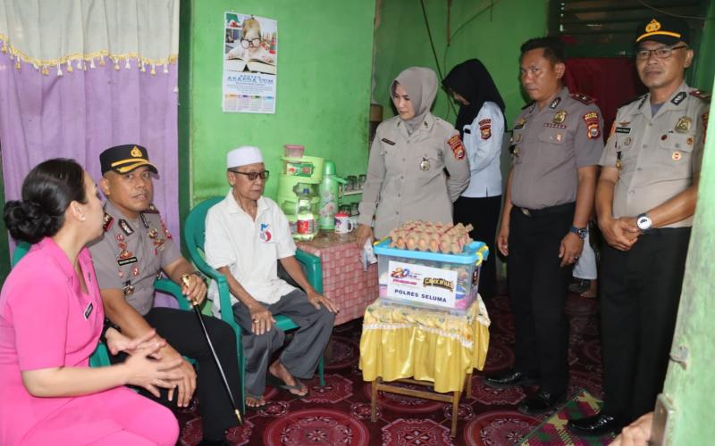 Polres Seluma bersama Bhayangkari Cabang Seluma menggelar kegiatan anjangsana dengan mengunjungi para purnawirawan Polri dan warakawuri di wilayah hukum Polres Seluma