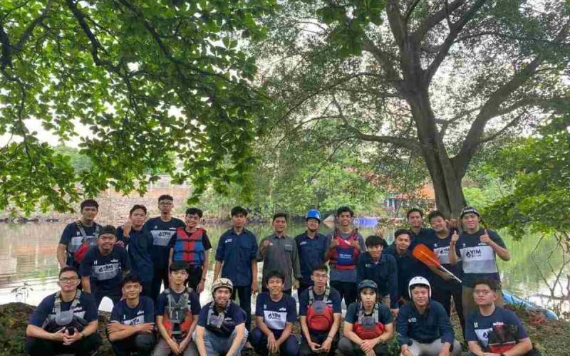 YBM BRI RO Jakarta 1 Bekali Awardee Bright Scholarship Pelatihan Water Rescue