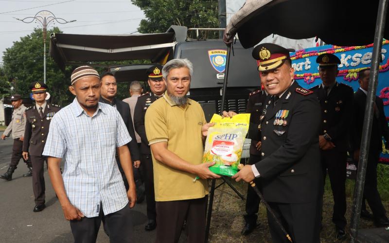 Polres Kepahiang Salurkan Bantuan Sosial kepada Masyarakat dalam Rangka Hari Bhayangkara ke-80