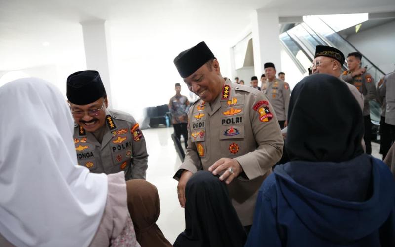 Wakapolri Berbagi Kebahagiaan Bersama Anak-Anak Yatim