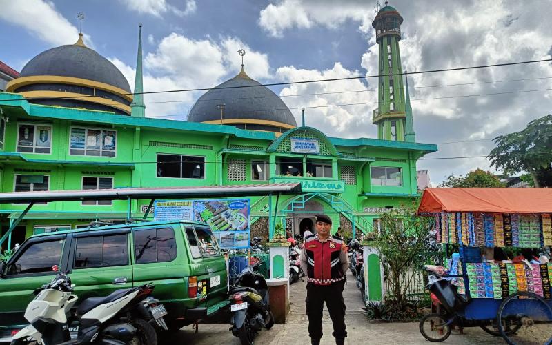 Personel Polres Rejang Lebong Laksanakan Pengamanan Sholat Jumat