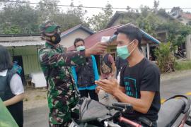 BABINSA KORAMIL 11/SILAT HILIR HADANG WARGA KELUAR MASUK DESA