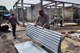  Pembongkaran bangunan bekas kebakaran Pasar Tradisional Purwodadi mulai dikerjakan