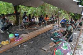 Satgas TMMD Ke 112 Gelar Selamatan Menjelang Pemasangan Atap Pos Kamling