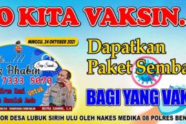 Ajak Warga Ikut Vaksin, Bhabinkamtibmas Siapkan Paket Bantuan