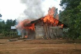 Lupa Matikan Api Tungku Kayu Bakar, Rumah Warga Di Lebong Terbakar
