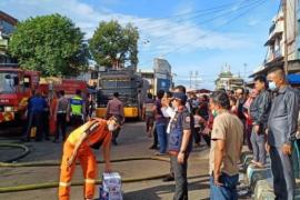 Toko New Khatulistiwa Dilahap Jago Merah, Wawali Langsung Turun ke Lokasi