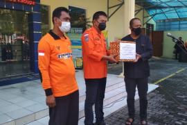 Bakti Sosial Pudam Tirta Lawu Libatkan 15 Personil SAR Karanganyar untuk Kirim Bantuan ke Lokasi Bencana Erupsi Gunung Semeru