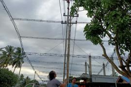 Bongkar Tenda, Pemuda Manna MD Setelah Tersengat Listrik