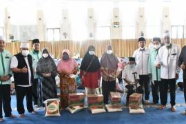 Puncak HUT Baznas, Puluhan Duafa Dapat Santunan Jatah Hidup dan Sembako