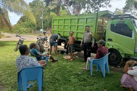 Jalin Komunikasi dengan Masyarakat, Polsek Batik Nau Sambangi Warga Binaannya