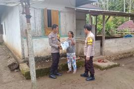 IRT Kurang Mampu Terima Bansos dari Polsek Padang Guci Hulu
