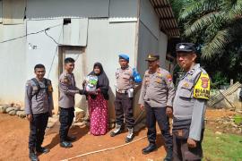  Polsek Napal Putih Bagikan Bantuan Sosial Kemanusiaan Untuk Masyarakat