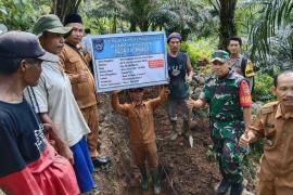 Pastikan Pembangunan Desa sesuai aturan, Bhabinkamtibmas turun kelapangan