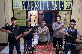 Razia Pekat, Puluhan Botol Miras Disita Polsek Semidang Alas