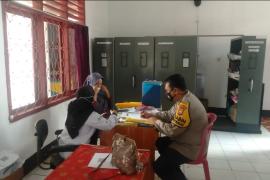 Bhabinkamtibmas Air Besi Sambang ke Puskesmas Dalam Rangka Penanggulangan Stunting