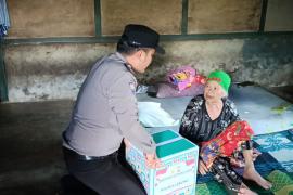 Polsek Pengadang Kembali Salurkan Bansos 