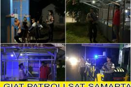 Patroli Malam, Sat Sampata Sambangi Pos Kamling Sampaikan Imbauan Kamtibmas 
