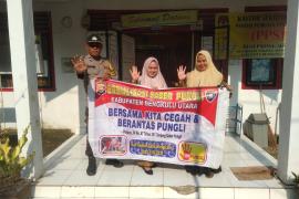 Sambangi Kantor Desa, Pak Bhabin Sosialisasikan Saber Pungli