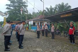 Polsek Padang Jaya Lakukan Pengamanan Aksi Unjuk Rasa Sopir TBS Lubuk Banyau Secara Humanis