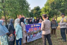 Gelar Jumat Curhat, Bhabinkamtibmas Polsek Padang Jaya Serap Aspirasi Warga 