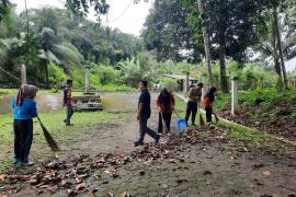 Sambut Hari Bhayangkara Polsek Air Besi Laksanakan Bakti Sosial di TPI Pasar Palik