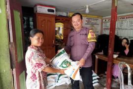 https://www.lensabengkulu.com/bhabinkamtibmas-polsek-rimbo-pengadang-hadiri-pembagian-beras-di-desa-talang-baru-i