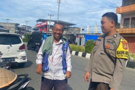 Bhabinkamtibmas Berikan Imbauan Kepada Petugas Parkir 
