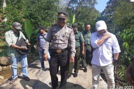 Kapolsek Lebong Utara dan Bhabinkamtibmas Monitoring dan Evaluasi Penggunaan DD