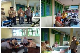 Bhabinkamtibmas Polsek Gading Cempaka Monitoring  PPDB di SMAN 4 Kota Bengkulu