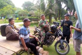 Bhabinkamtibmas Polsek Selebar Ikuti Kegitan Gotong Royong Bersama Warga