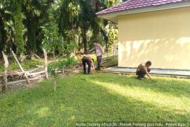 Ciptakan Lingkungan yang Nyaman, Polsek Padang Guci Hulu Kebersihan Lingkungan Mako