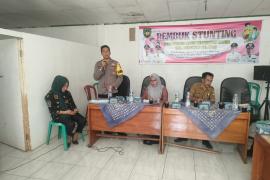 Bhabinkamtibmas Hadir Dalam Rembuk Penanganan Stunting Desa Padang Manis   