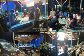 Patroli Dini Hari, Polsek Selebar Sambangi Warga yang Duduk di Pos Kamling 