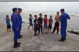 Untuk Tidak Mandi Ditepi Pantai Pasar Bawah