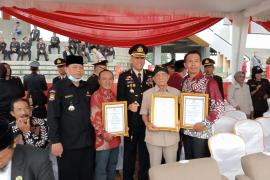 Menjaga Kondusifitas Kamtibmas, Tokoh Masyarakat Terima Penghargaan Dari Kapolres Bengkulu Utara