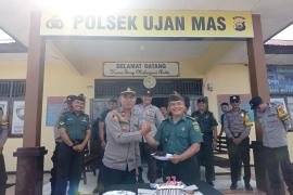 Koramil 409/10 Bermani Ilir dan Koramil 409/04 Kepahiang Kunjungi Polsek Berikan Surprise Hari Bhayangkara