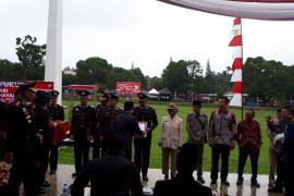 Berdedikasi Tinggi,  Anggota Polsek Enggano dapat Penghargaan dari Kapolres Dihari Ulang Tahun Bhayangkara Ke 77 