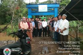Bhabinkamtibmas Polsek Lebong Utara Hadiri Monev Rehabilitasi Jembatan Gantung