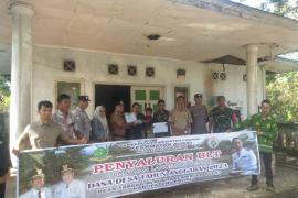Bhabinkamtibmas Polsek Lebong Atas Hadiri Penyaluran BLT DD di Desa Tabeak Blau II