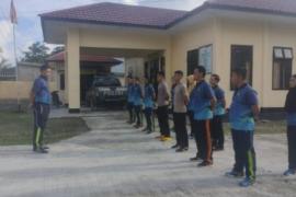 Tingkatkan Kebugaran Personel Polsek Enggano Melaksanakan Olahraga Bersama