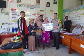 Bhabinkamtibmas Polsek Seginim Monitoring Penyaluran BLT DD Tahap 7 Desa Darat Sawah Ulu  